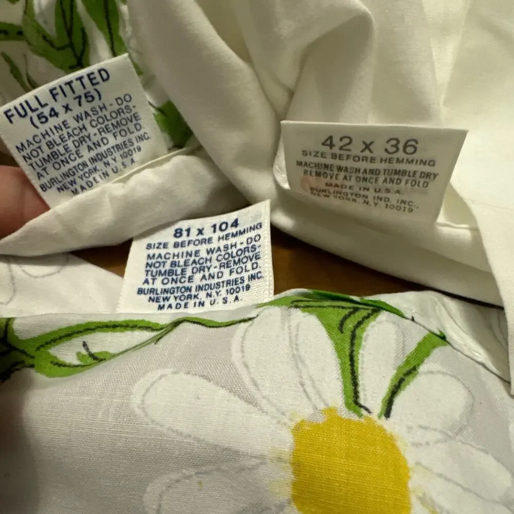 1970s Vera Neumann Daisy Sheet Set Full Size Burlington No-Iron Percale